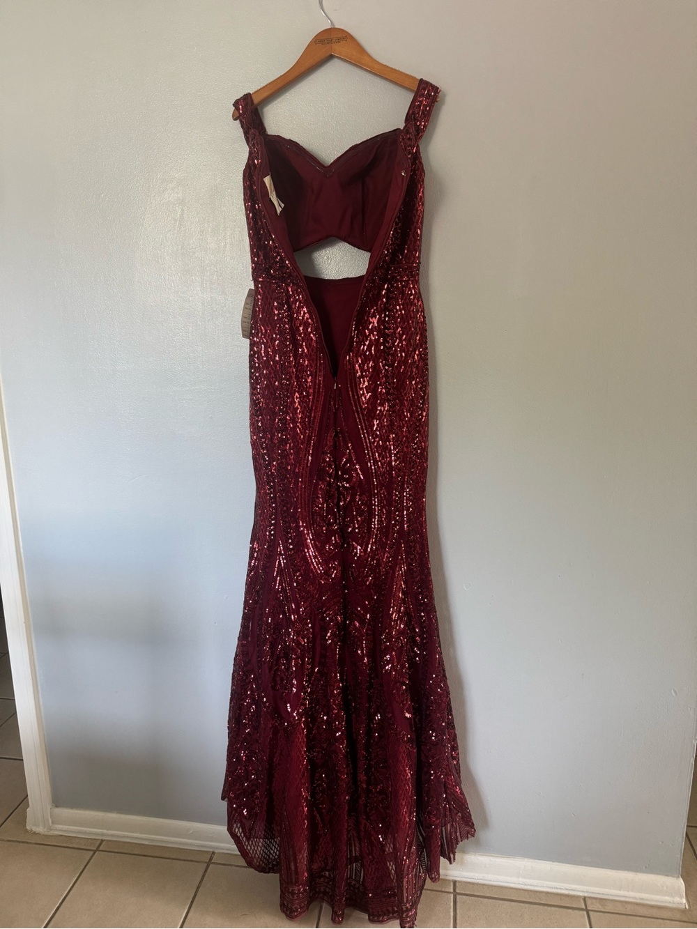 Dress - Picture 6 of 7